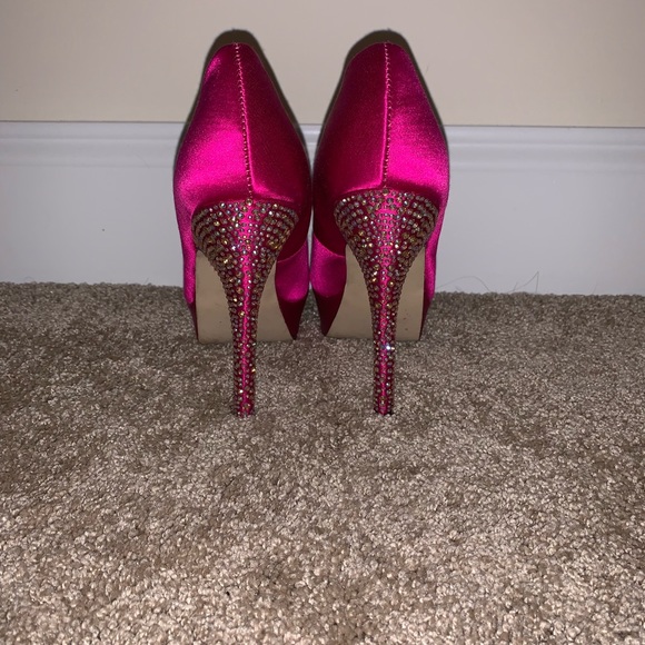 Heels - Picture 5 of 5